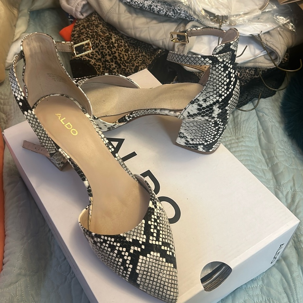 Snake skin print block heel shoe